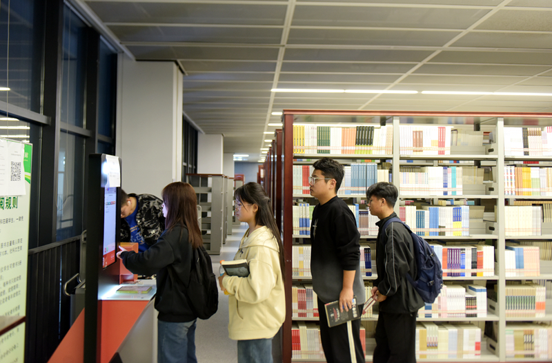 自助借还.jpg 自助借还.jpg