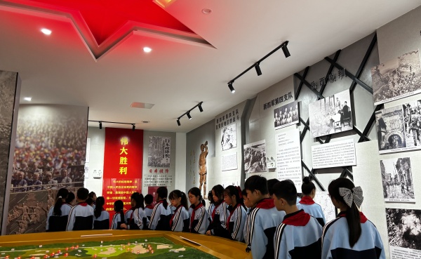 杨湾中心学校 (1).jpg